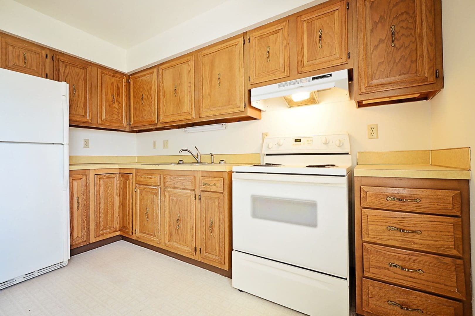 Minot Apartment: 605 19th Avenue SE