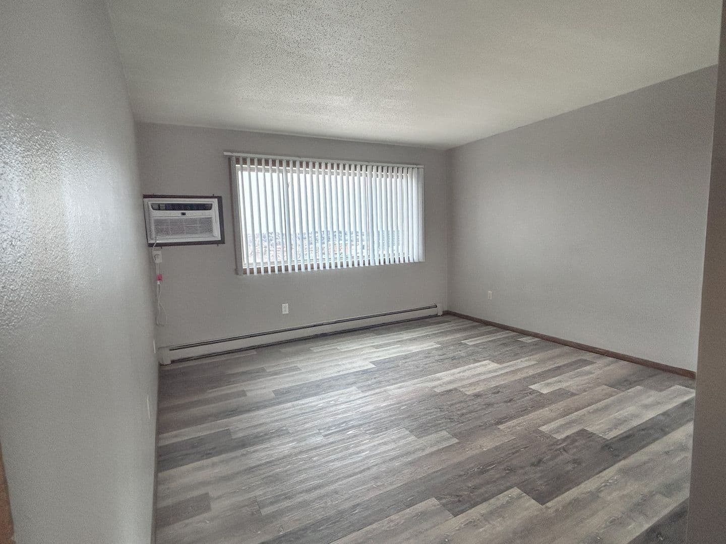 Minot Apartment: 505, 525, 605 & 705 Park Street