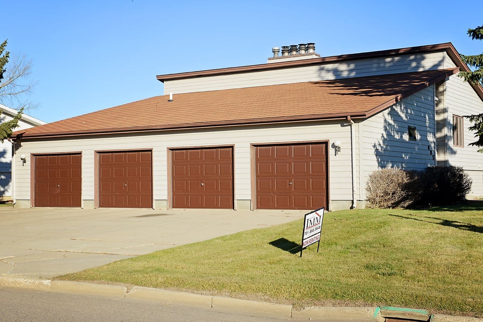 Minot Apartment: 605 19th Avenue SE