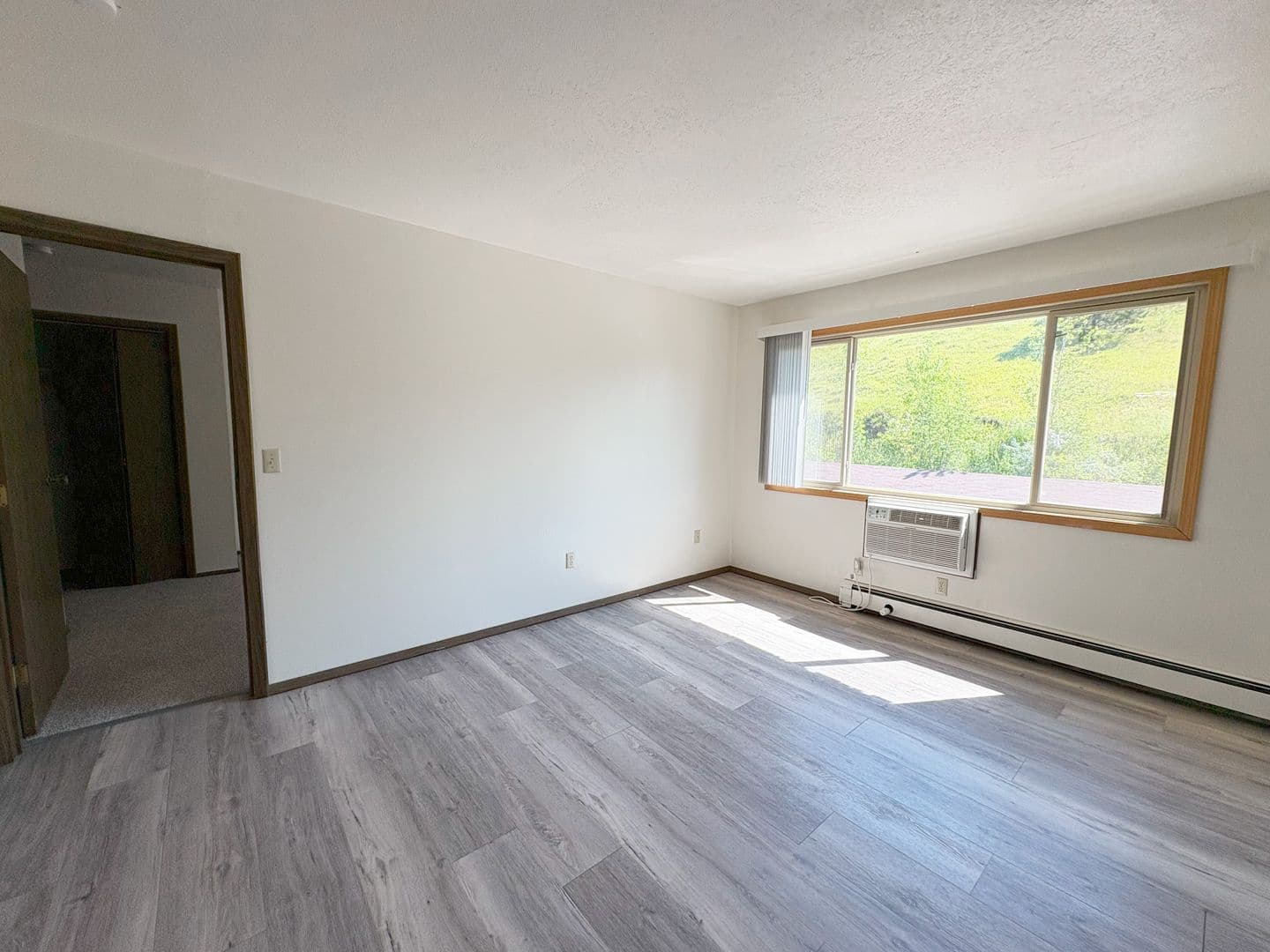 Minot Apartment: 1400-1446 8th St. NW