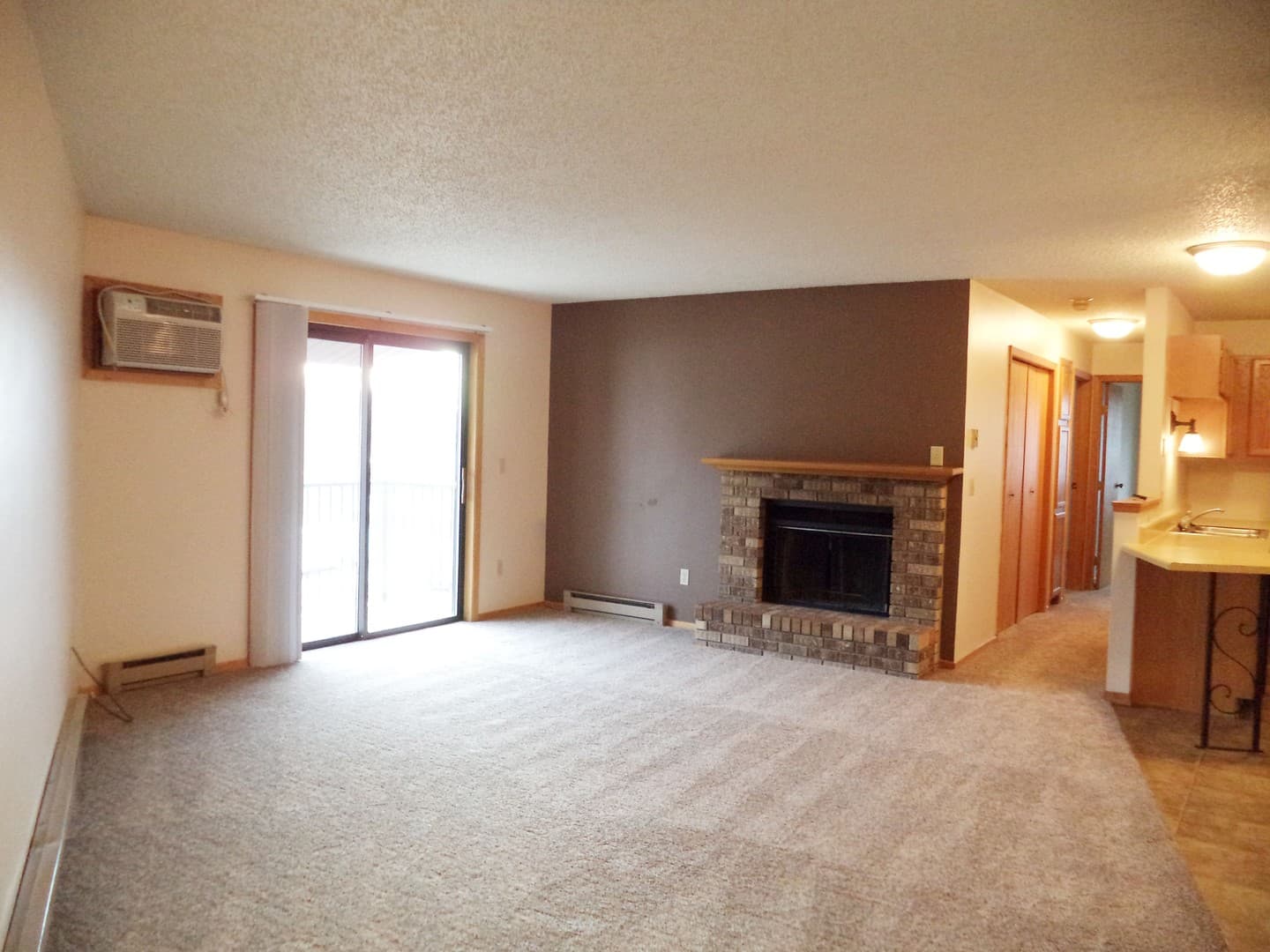 Minot Apartment: 707 6th Avenue SW