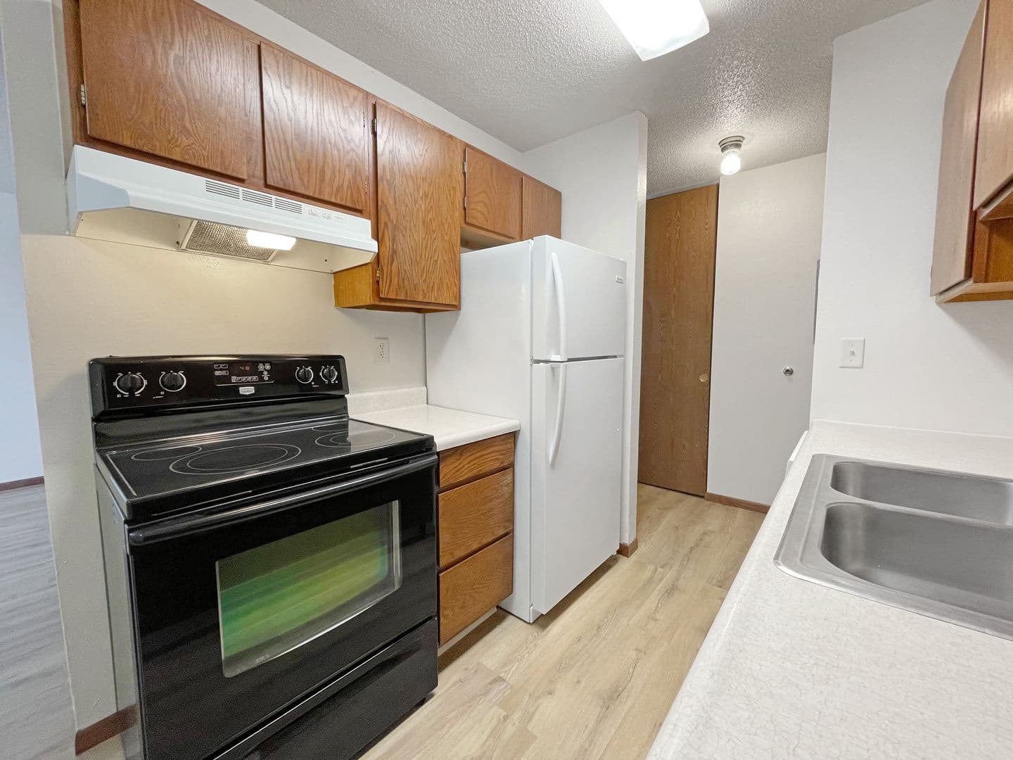 Minot Apartment: 3100-3122 14th Street SW