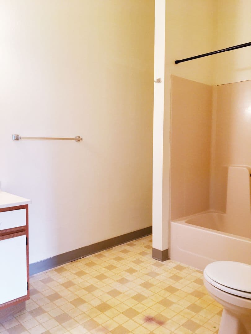 Minot Apartment: 6 North Main Street