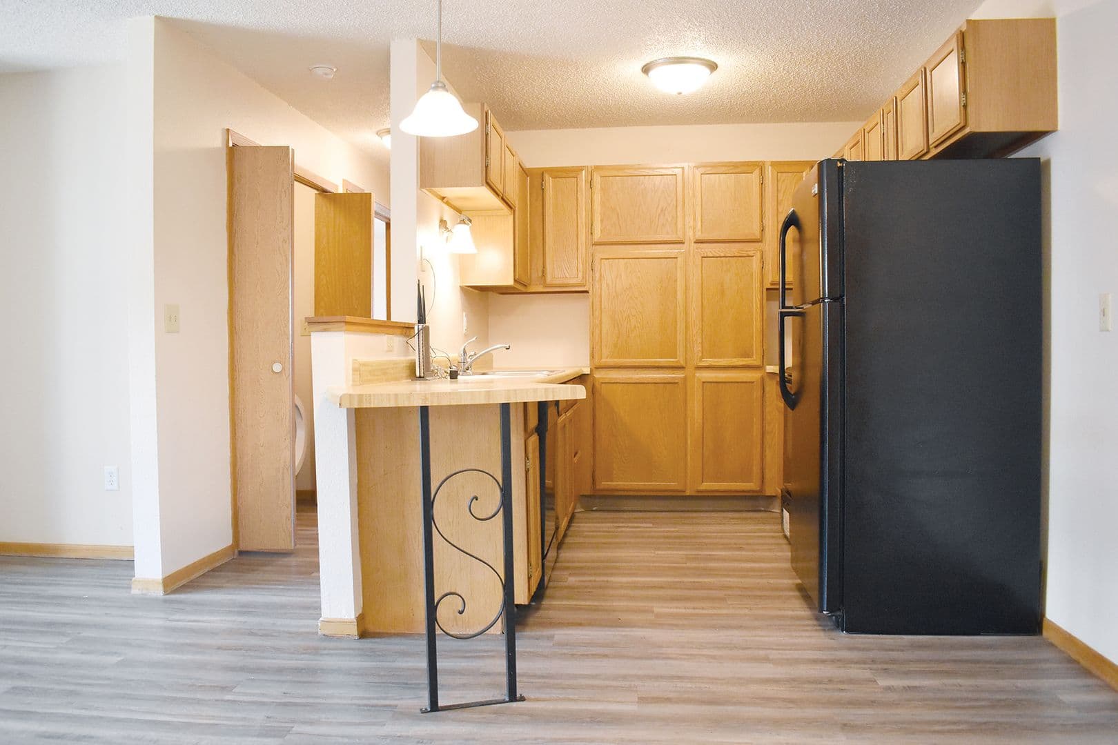 Minot Apartment: 707 6th Avenue SW