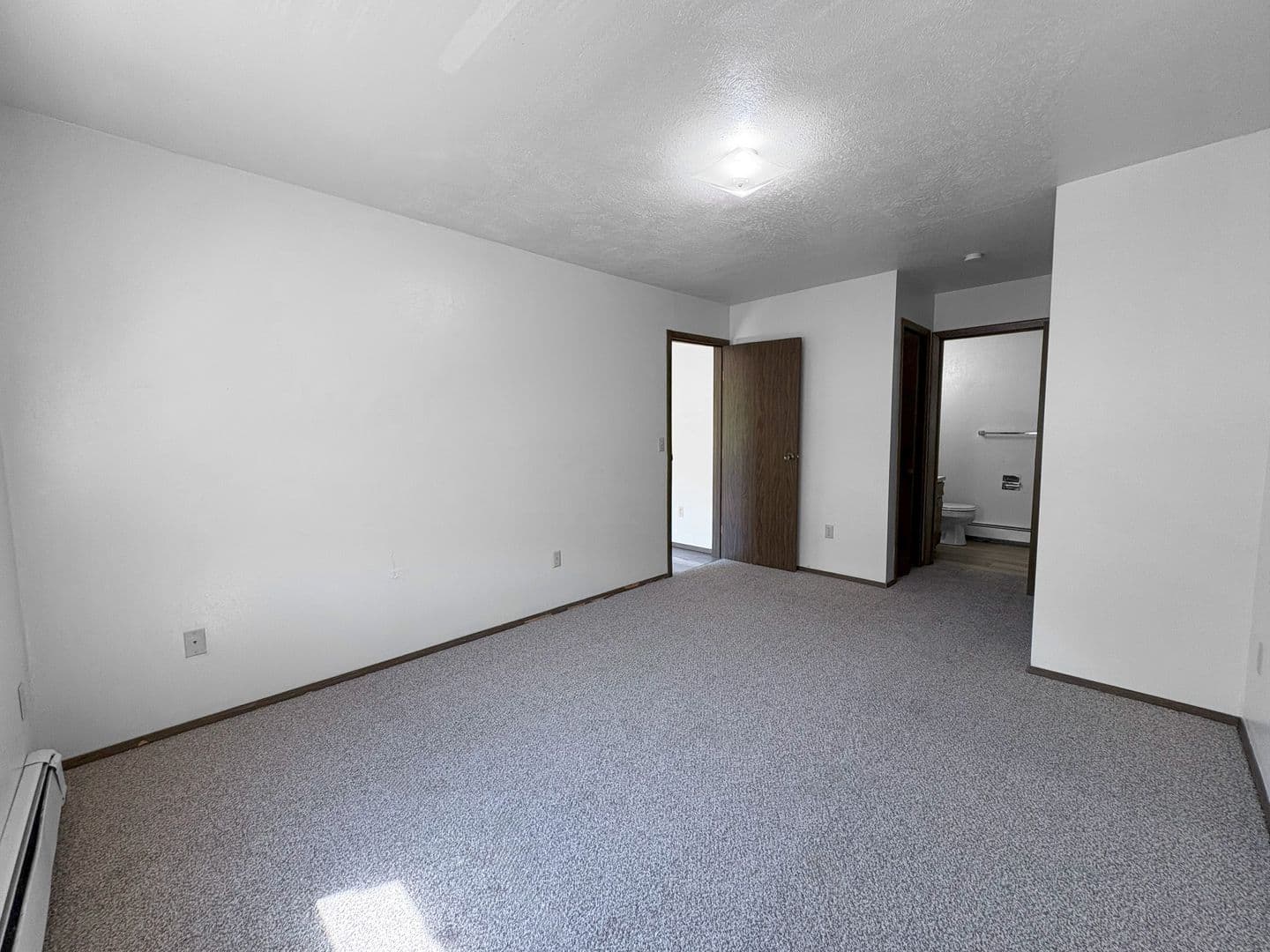 Minot Apartment: 1400-1446 8th St. NW