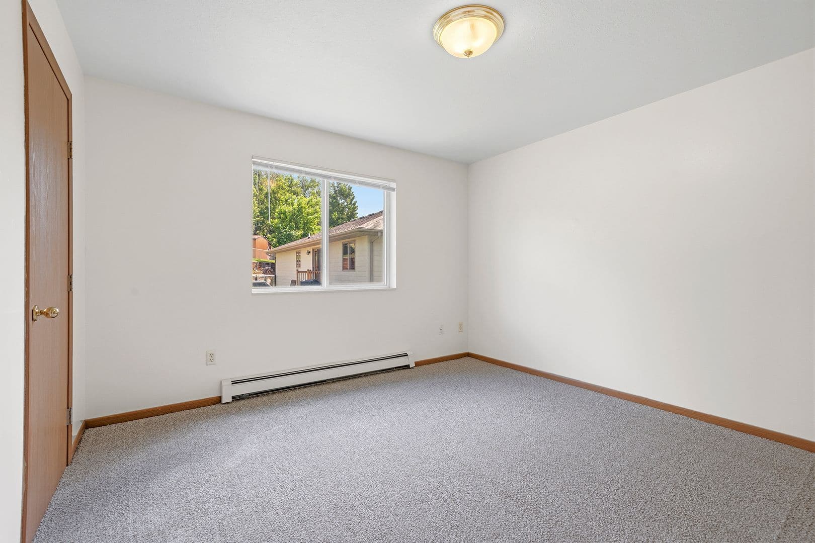 Minot Apartment: 1540 Golden Valley Lane/1800-1820 16th Street NW