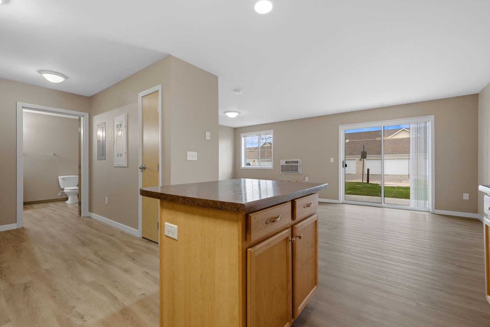Minot Apartment: 1710-1740 13th Street SE