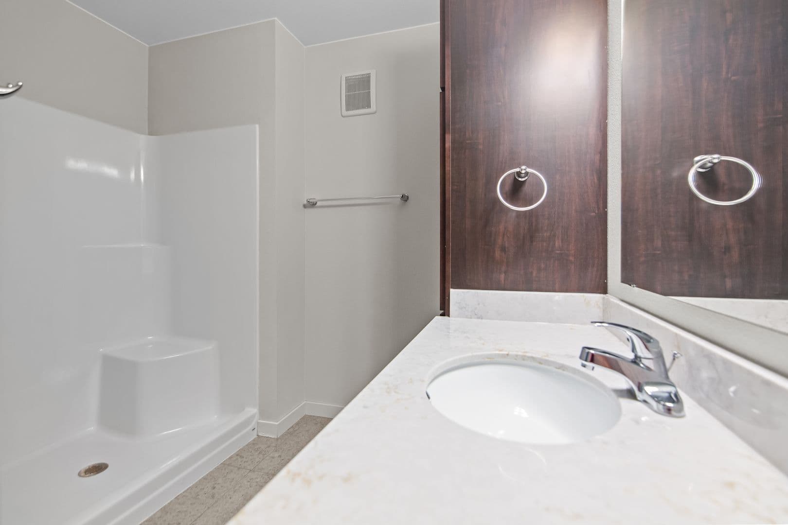 Bismarck Apartment: 202 & 208 E Greenfield Lane