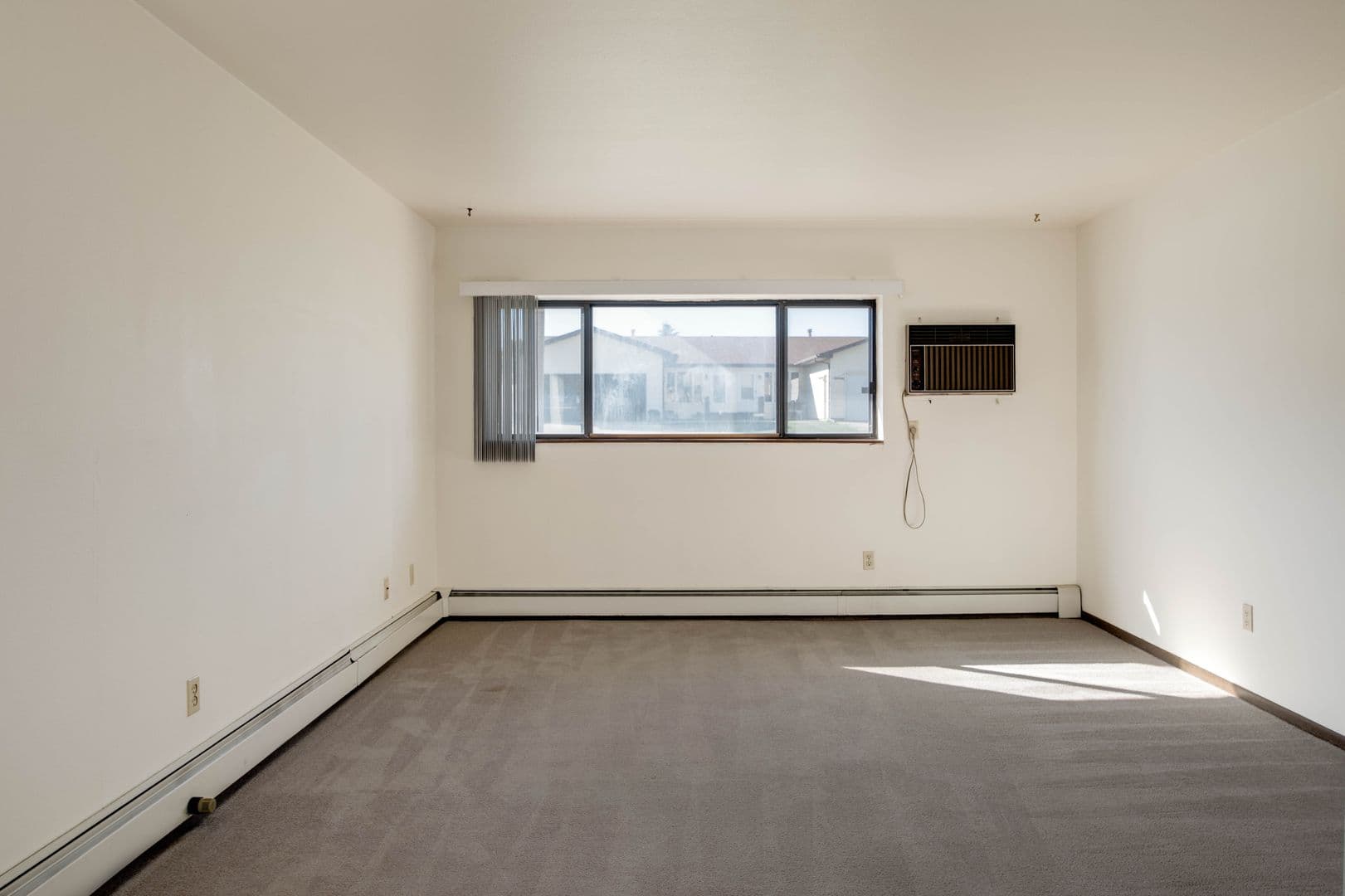 Minot Apartment: 1112 32nd Avenue SW