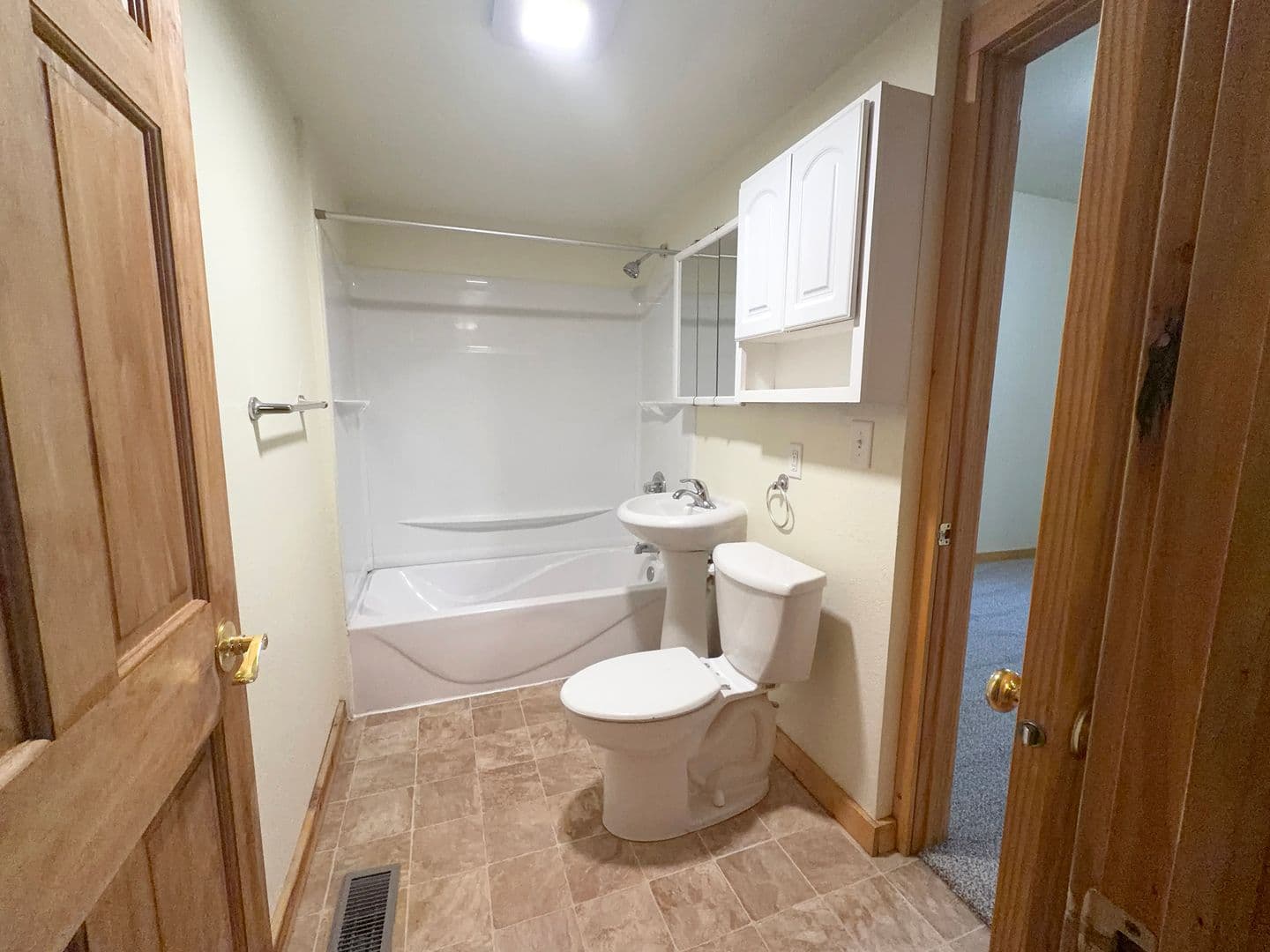 Minot House: 433 3rd Avenue NW