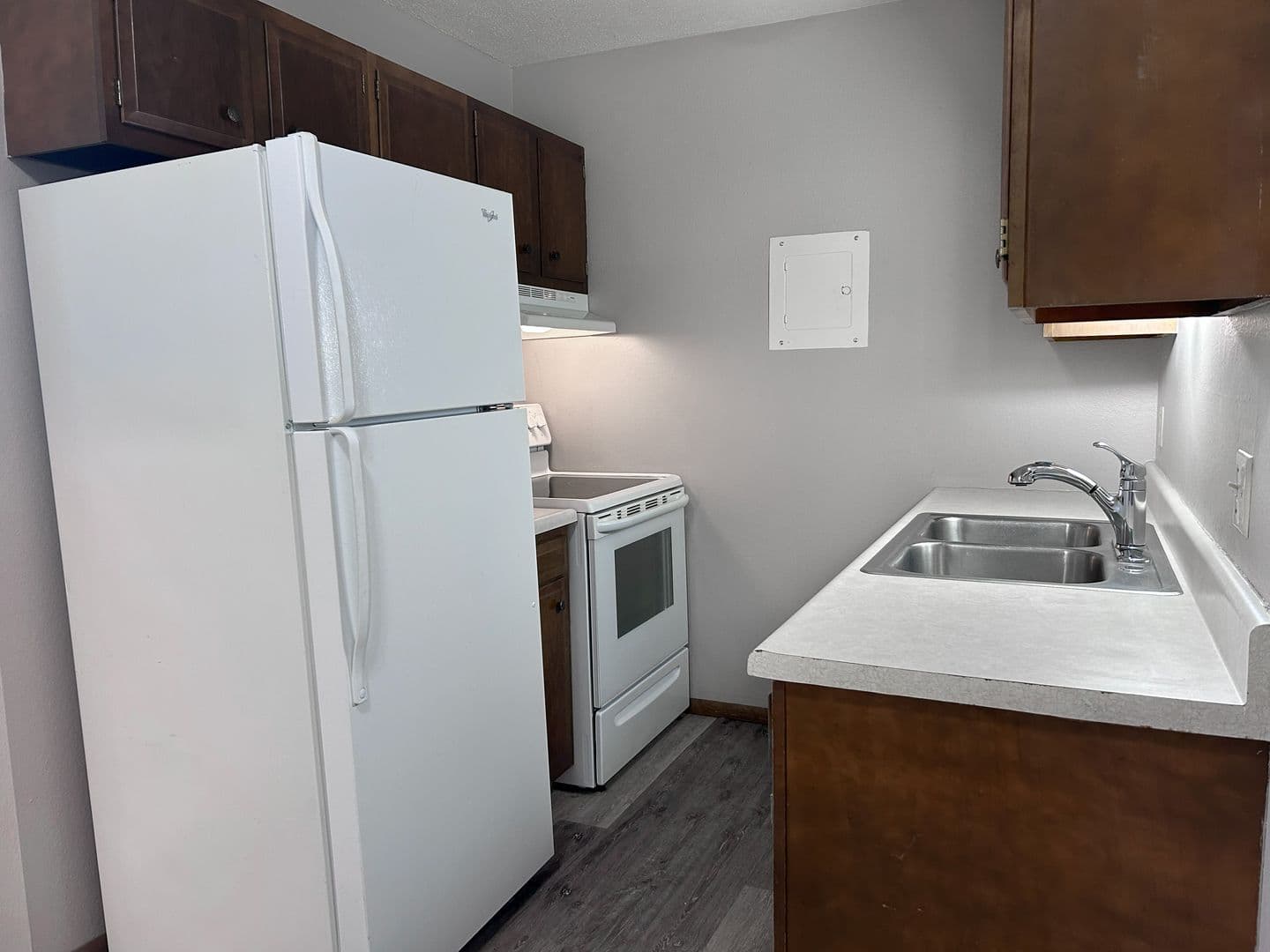 Minot Apartment: 505, 525, 605 & 705 Park Street