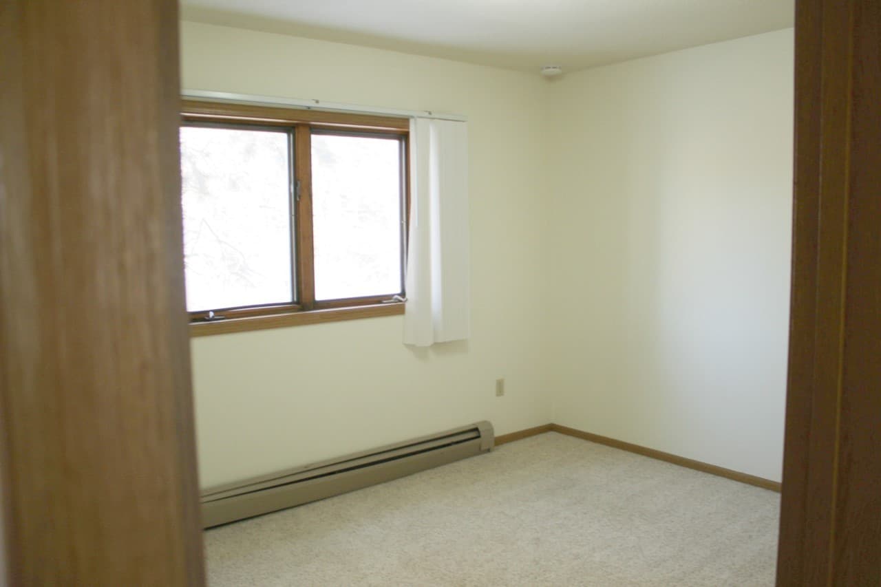 Minot Apartment: 719 28th Avenue SW