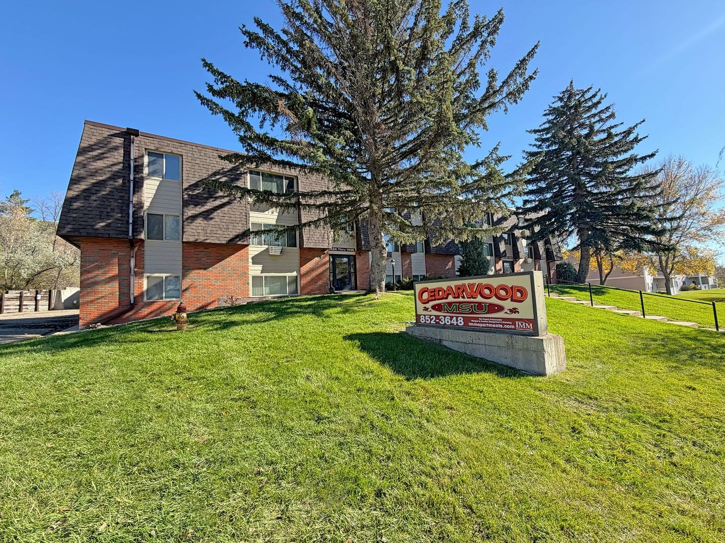 Minot Apartment: 1400-1446 8th St. NW