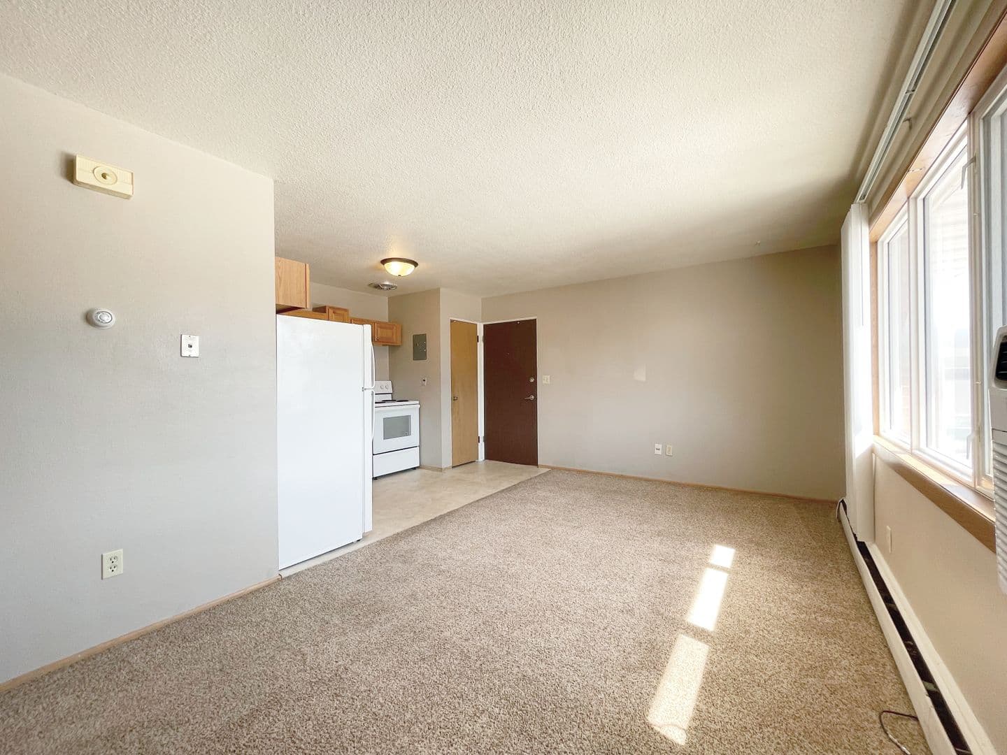 Minot Apartment: 405 11th Avenue SW