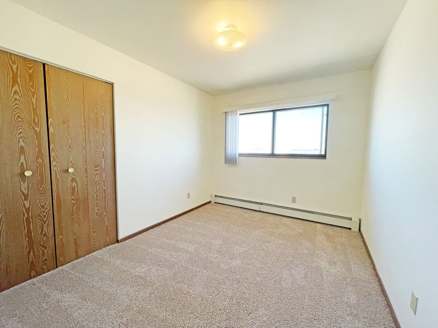 Minot Apartment: 1112 32nd Avenue SW
