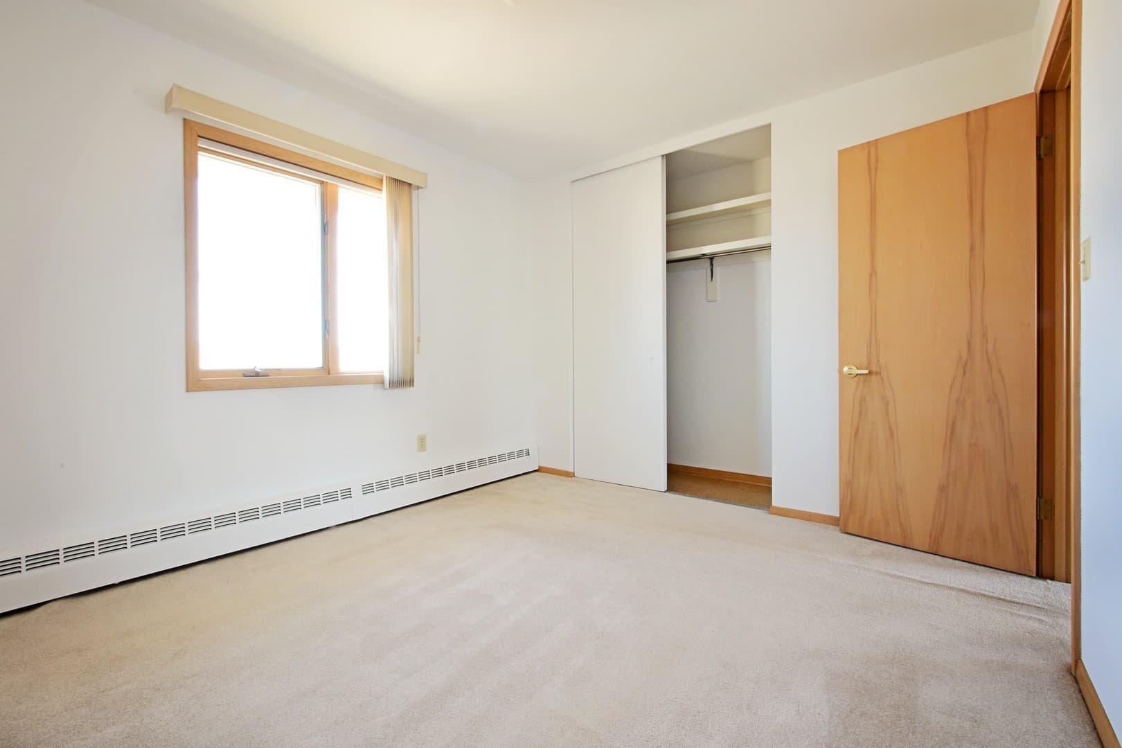 Minot Apartment: 2028-2048 5th Street NW