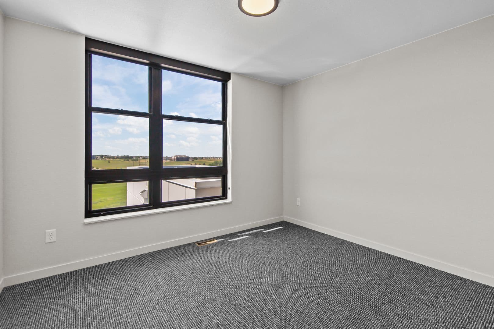 Bismarck Apartment: 202 & 208 E Greenfield Lane