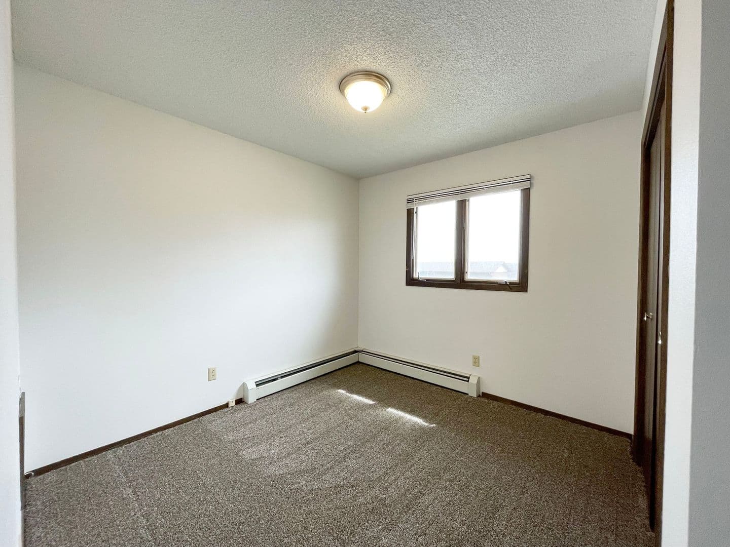 Minot Apartment: 1308 14th Avenue NW