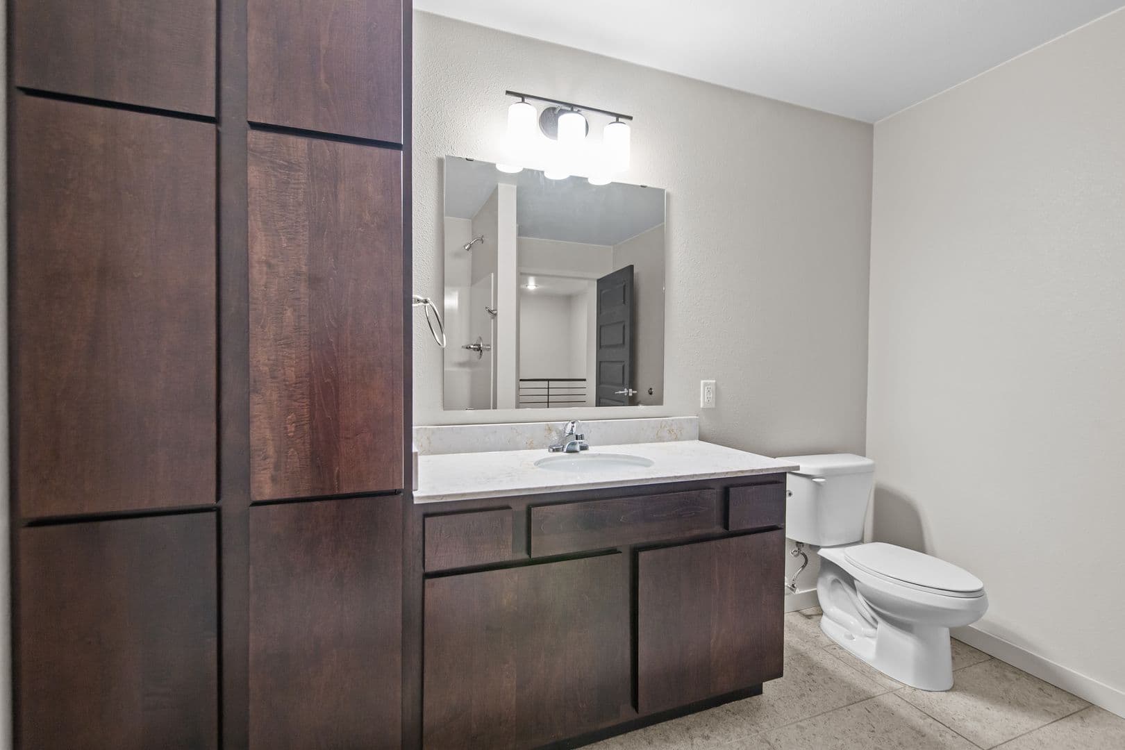 Bismarck Apartment: 202 & 208 E Greenfield Lane