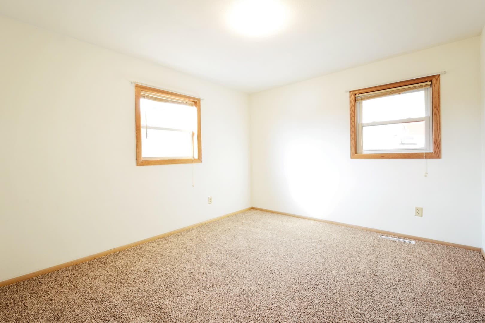 Minot Apartment: 509 11th Avenue NE