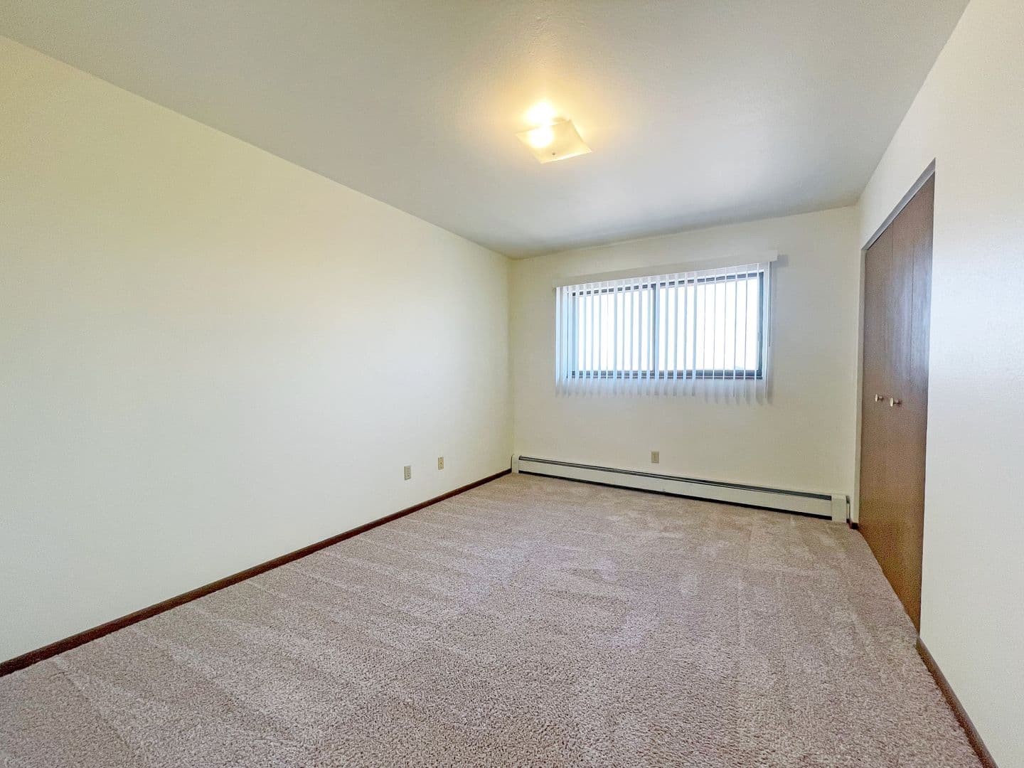 Minot Apartment: 1112 32nd Avenue SW