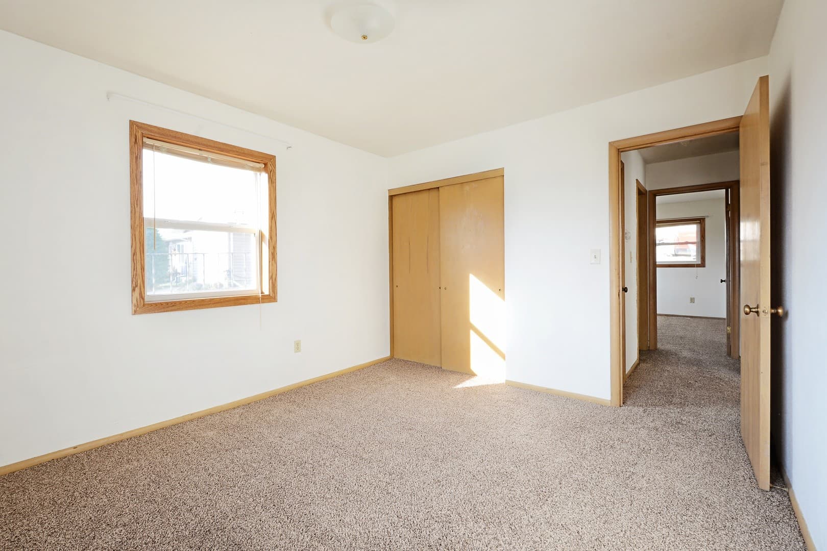 Minot Apartment: 509 11th Avenue NE