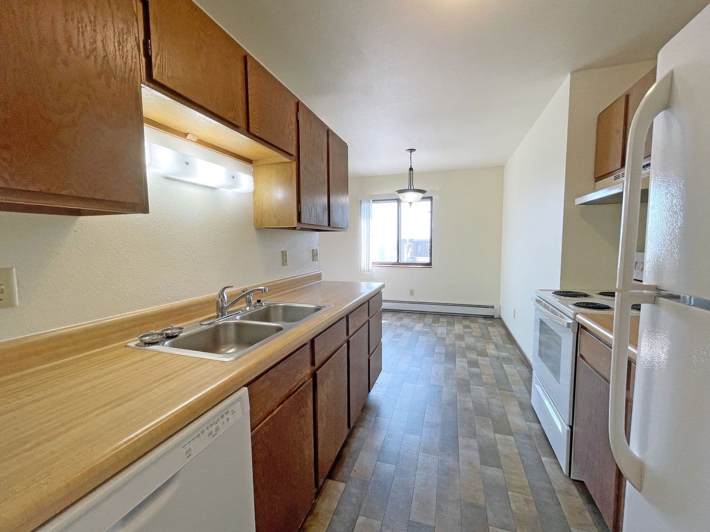 Minot Apartment: 1112 32nd Avenue SW