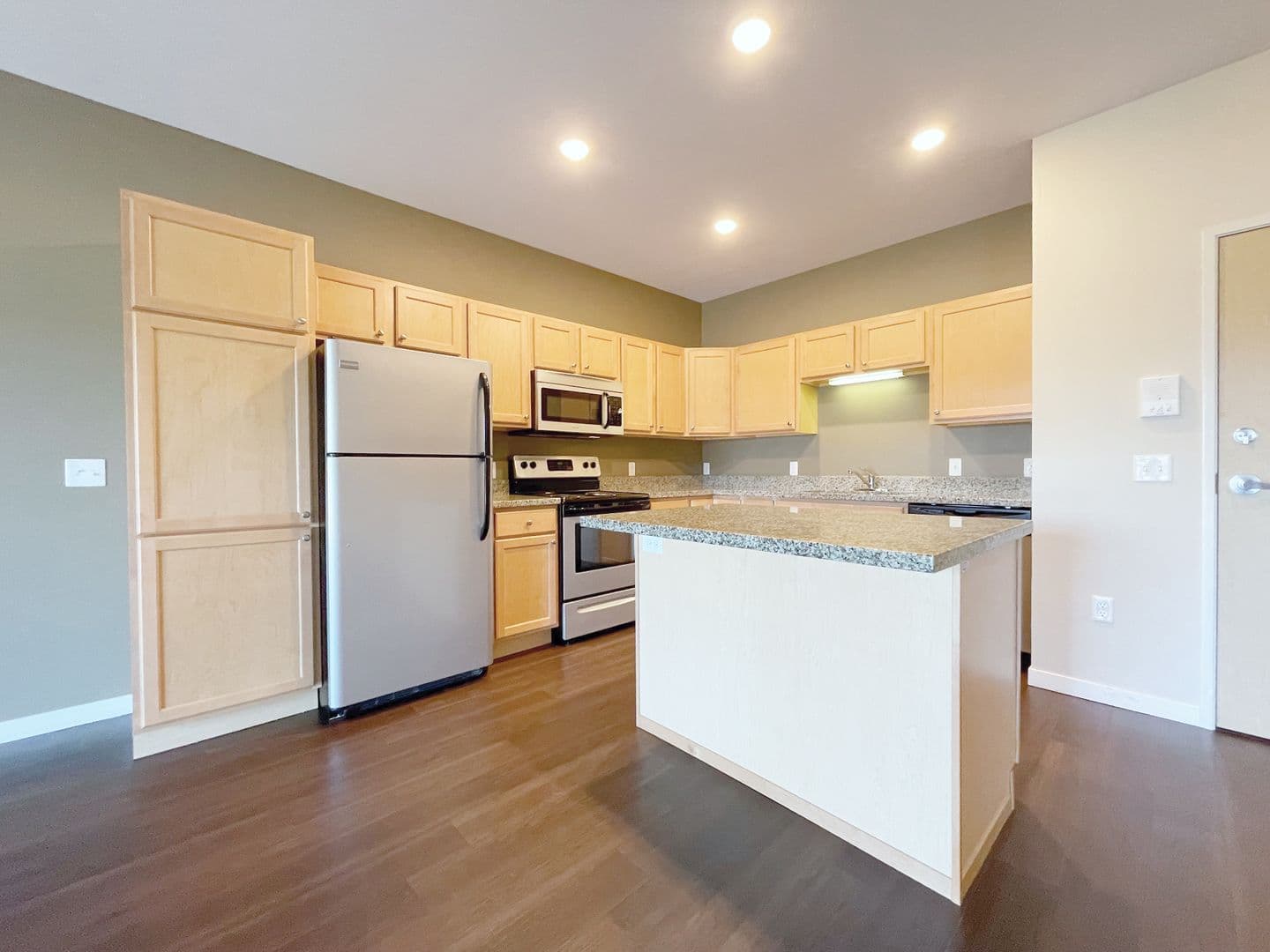 Mandan Apartment: 2303 Shoal Loop SE