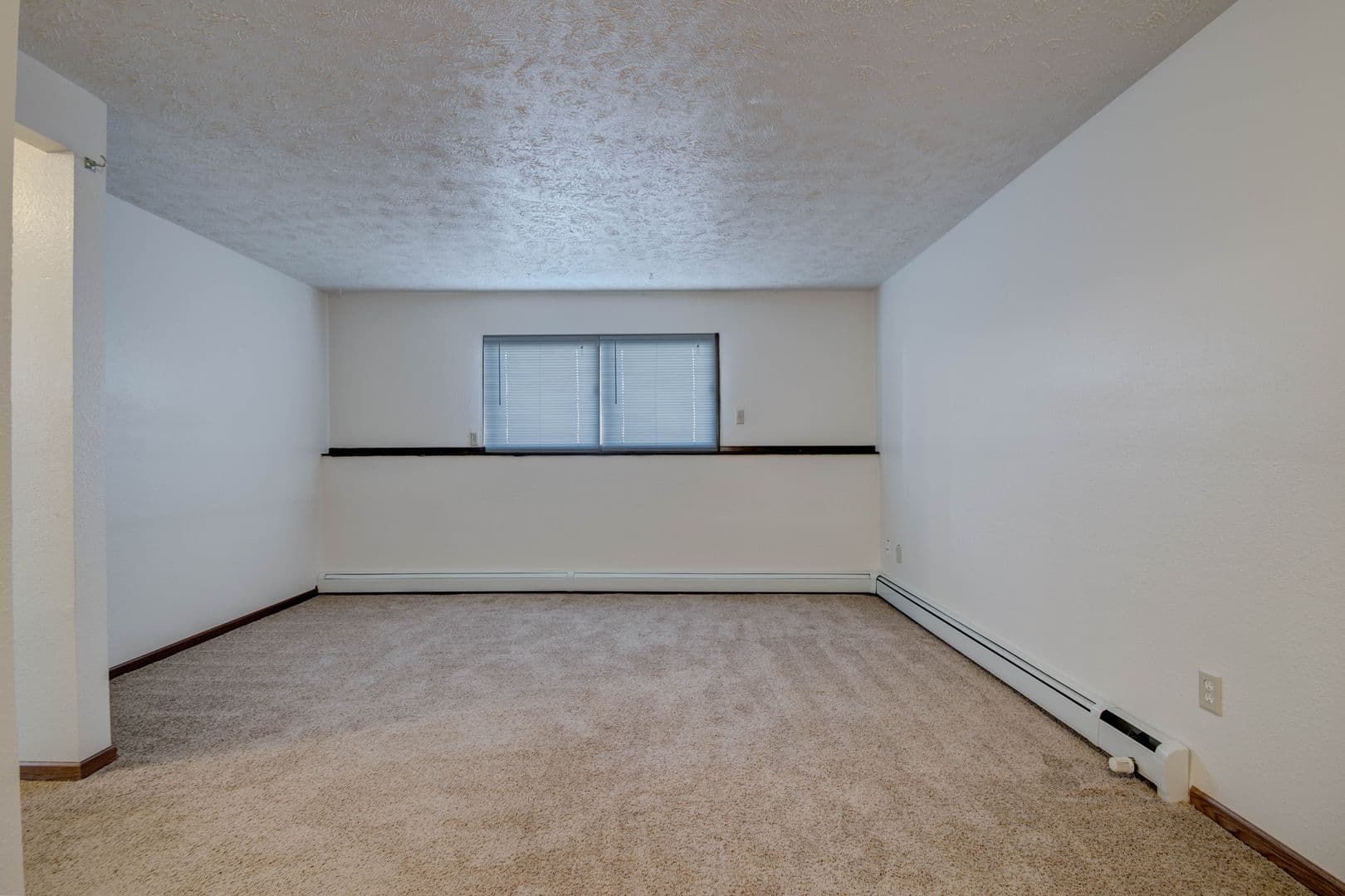 Minot Apartment: 525 22nd Avenue NW