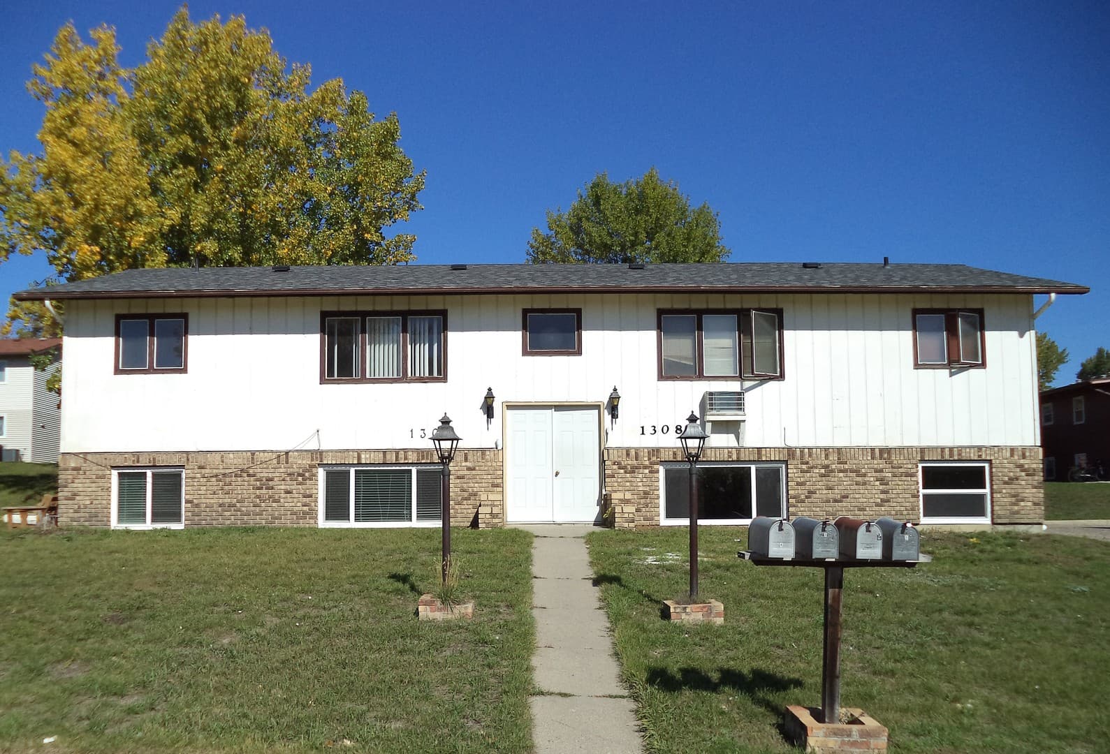 Minot Apartment: 1308 14th Avenue NW