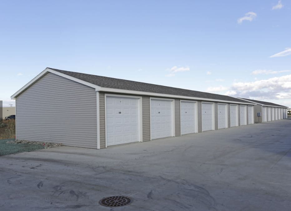 Mandan Apartment: 2401 40th Avenue SE