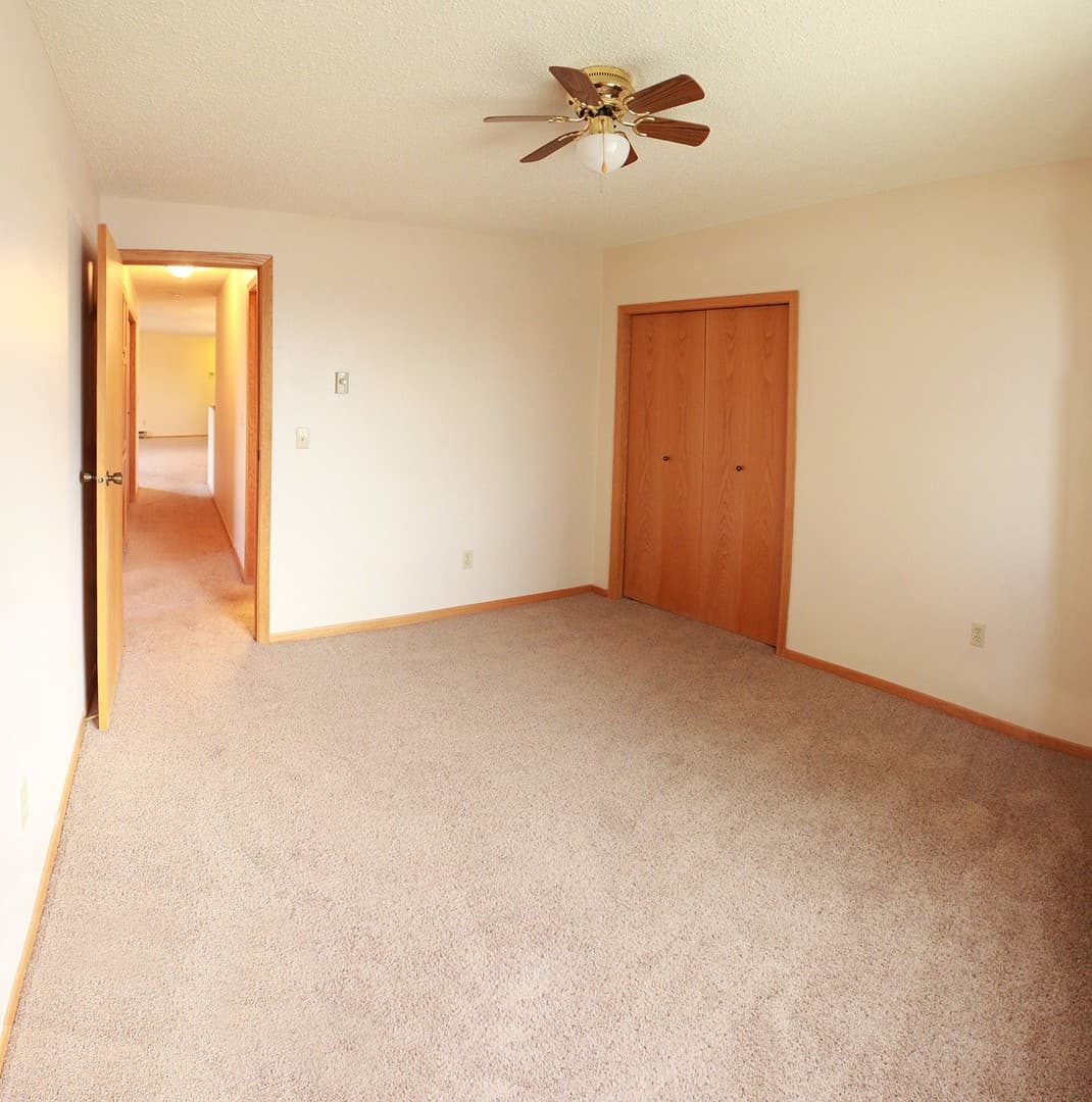 Minot Apartment: 707 6th Avenue SW