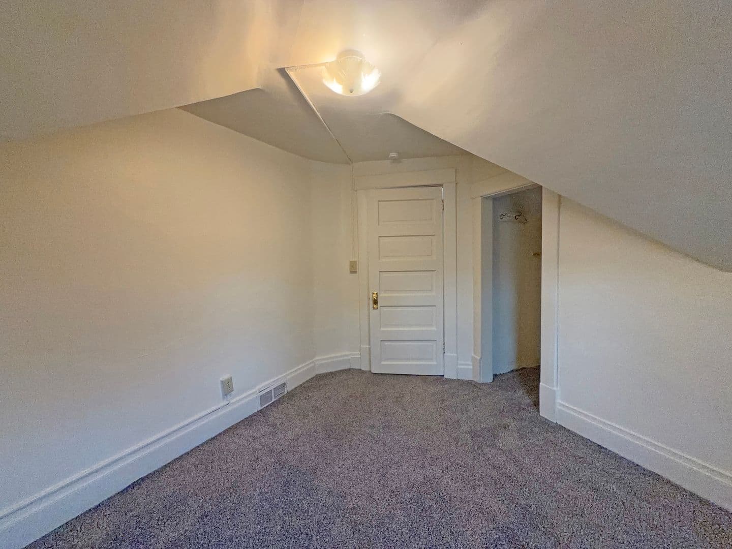 Minot House: 433 3rd Avenue NW
