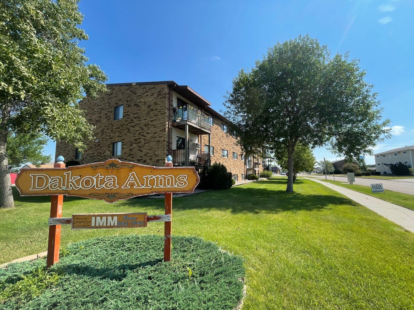 Minot Apartment: 1112 32nd Avenue SW