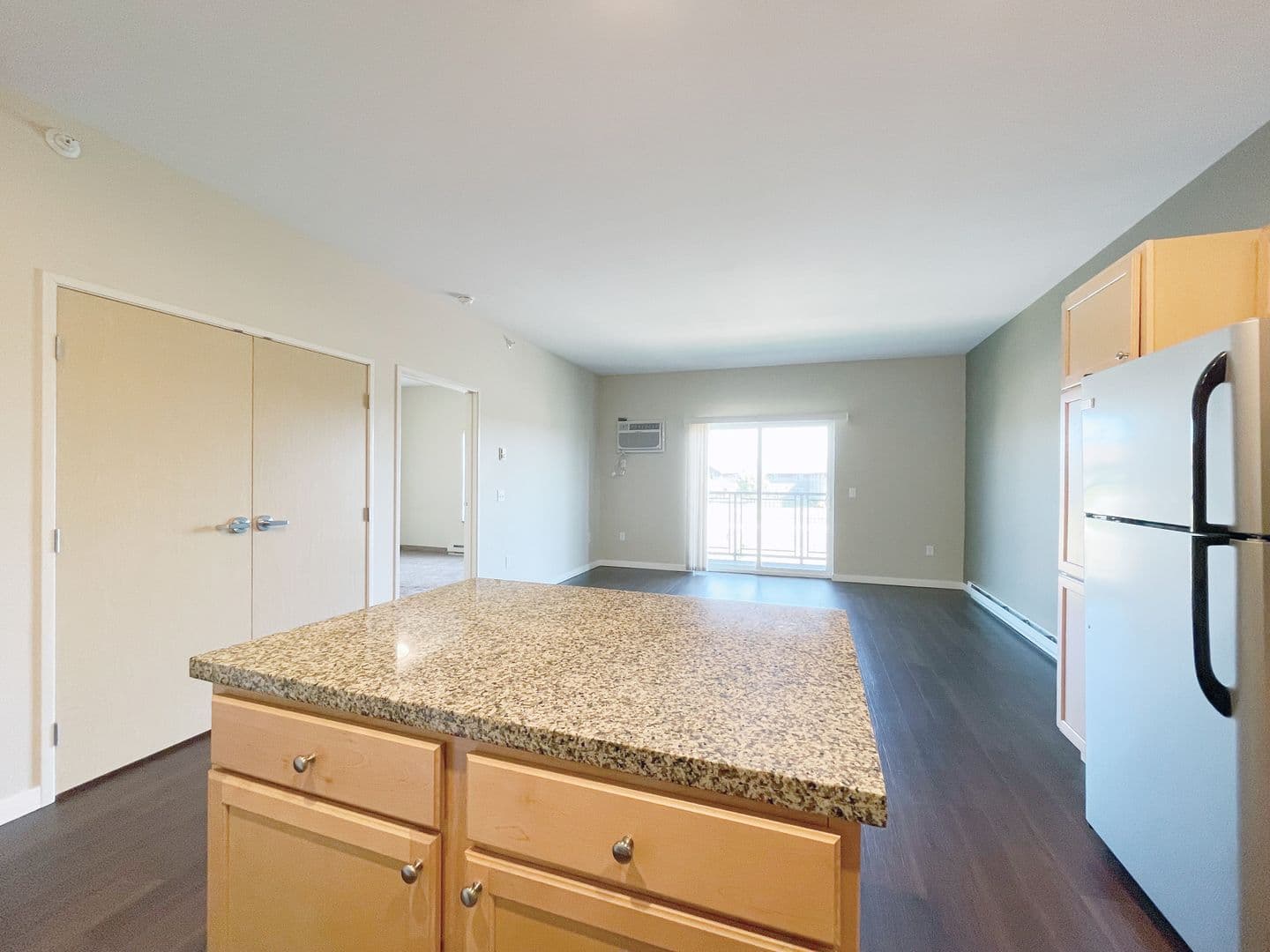 Mandan Apartment: 2303 Shoal Loop SE