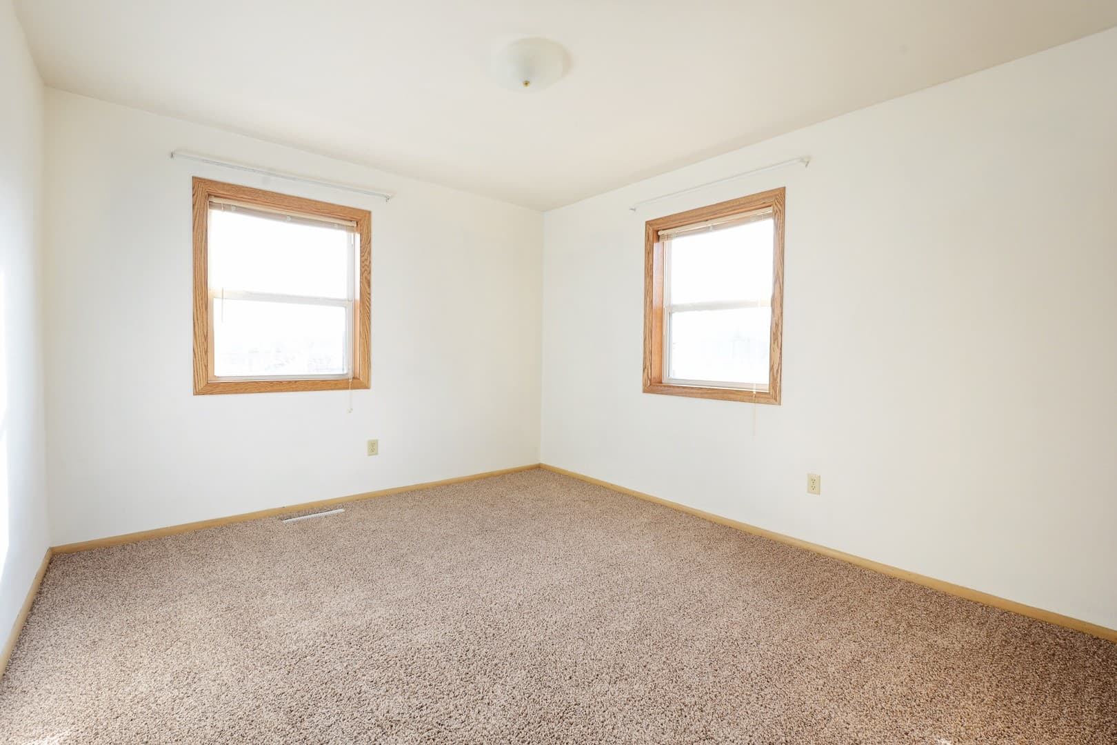 Minot Apartment: 509 11th Avenue NE