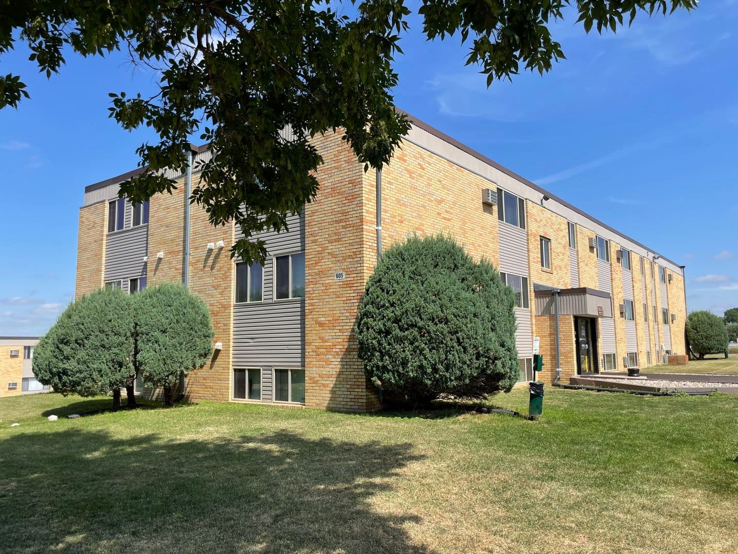 Minot Apartment: 505, 525, 605 & 705 Park Street