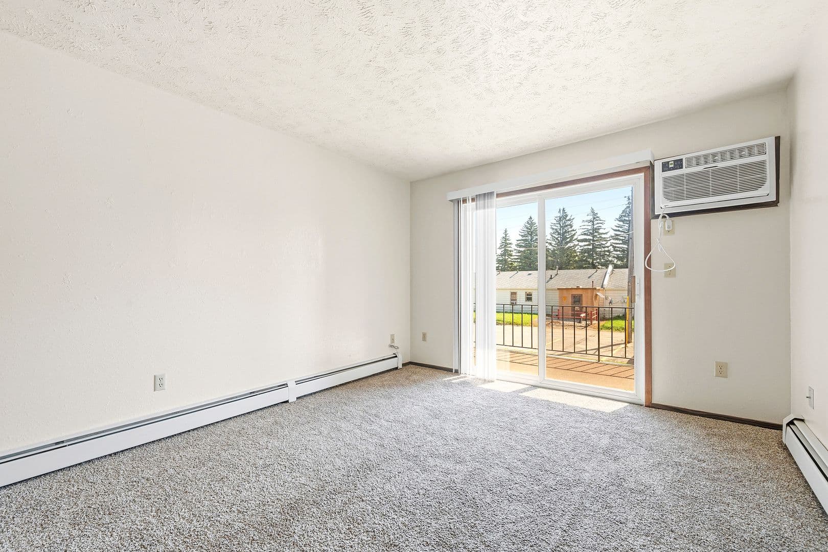 Minot Apartment: 525 22nd Avenue NW