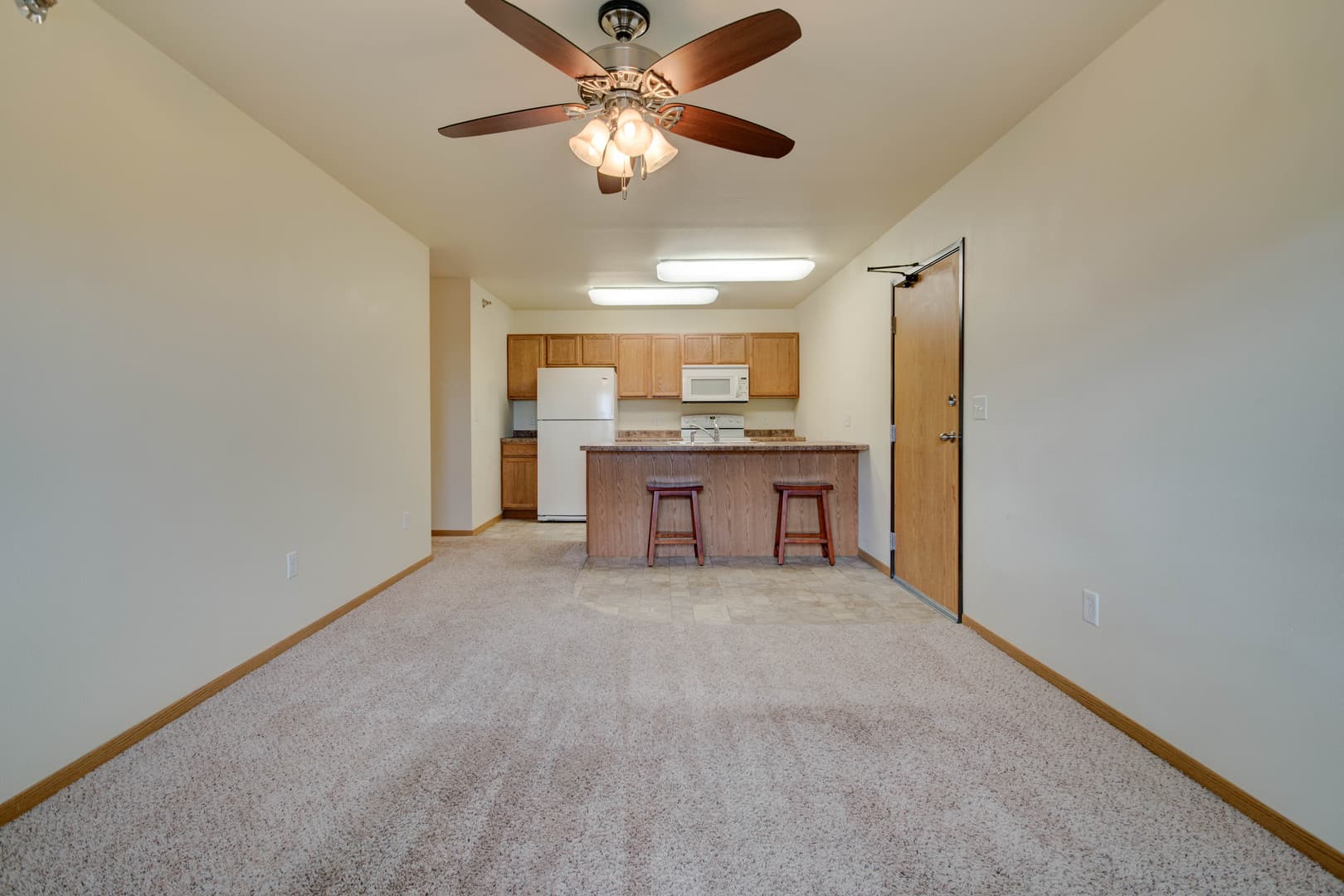 Minot Apartment: 816 10th Avenue NW