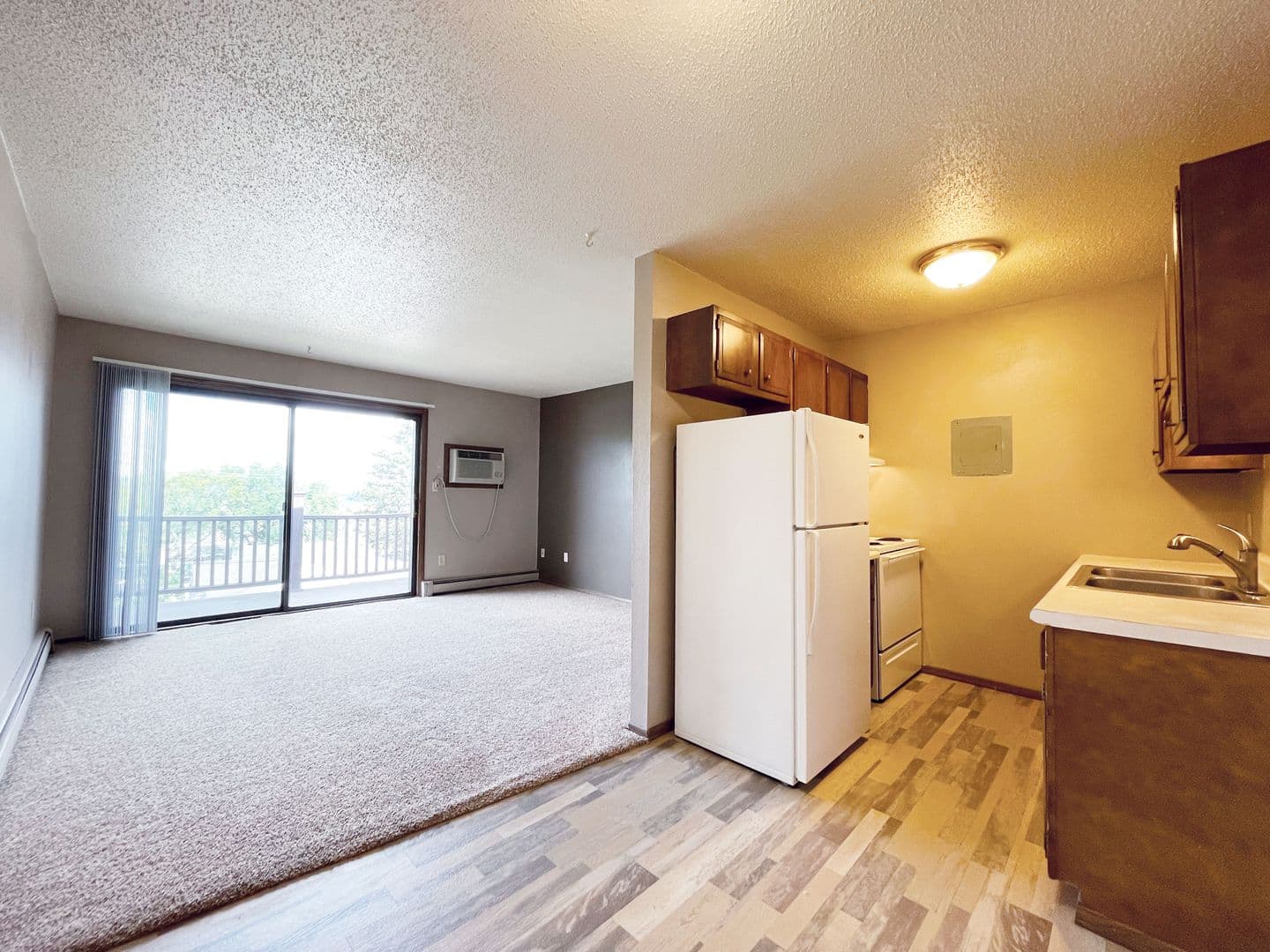 Minot Apartment: 505, 525, 605 & 705 Park Street