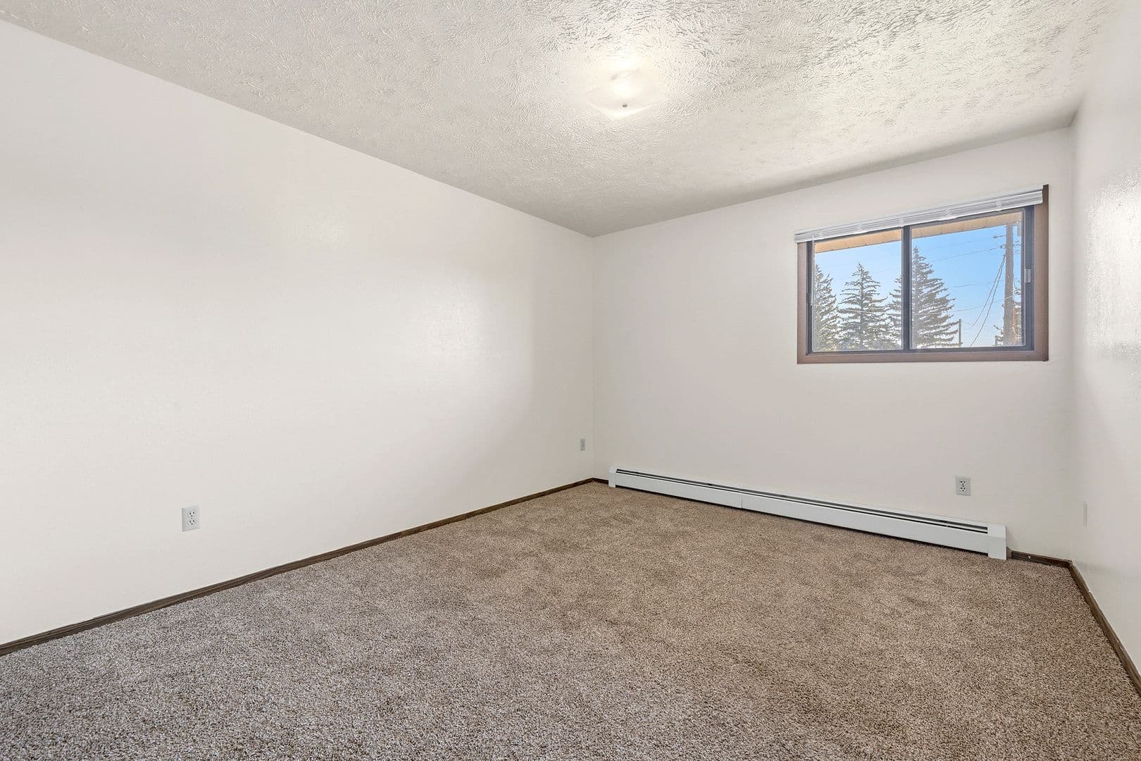 Minot Apartment: 525 22nd Avenue NW