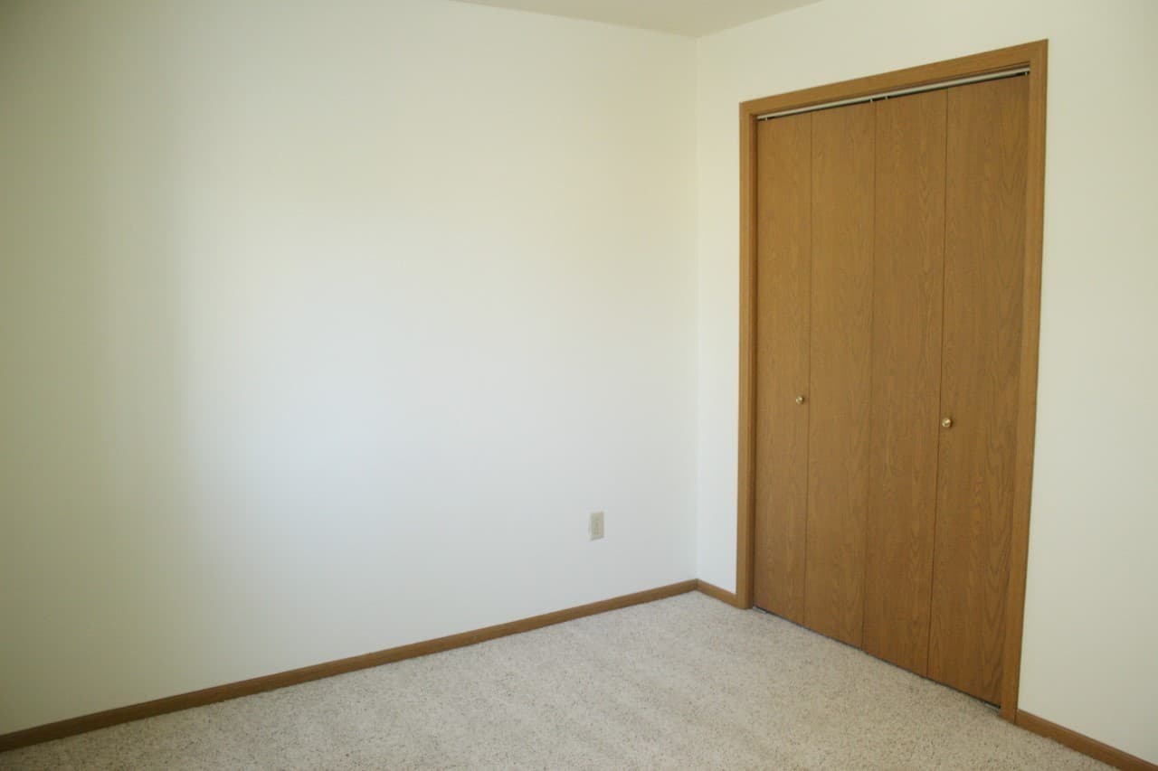 Minot Apartment: 719 28th Avenue SW