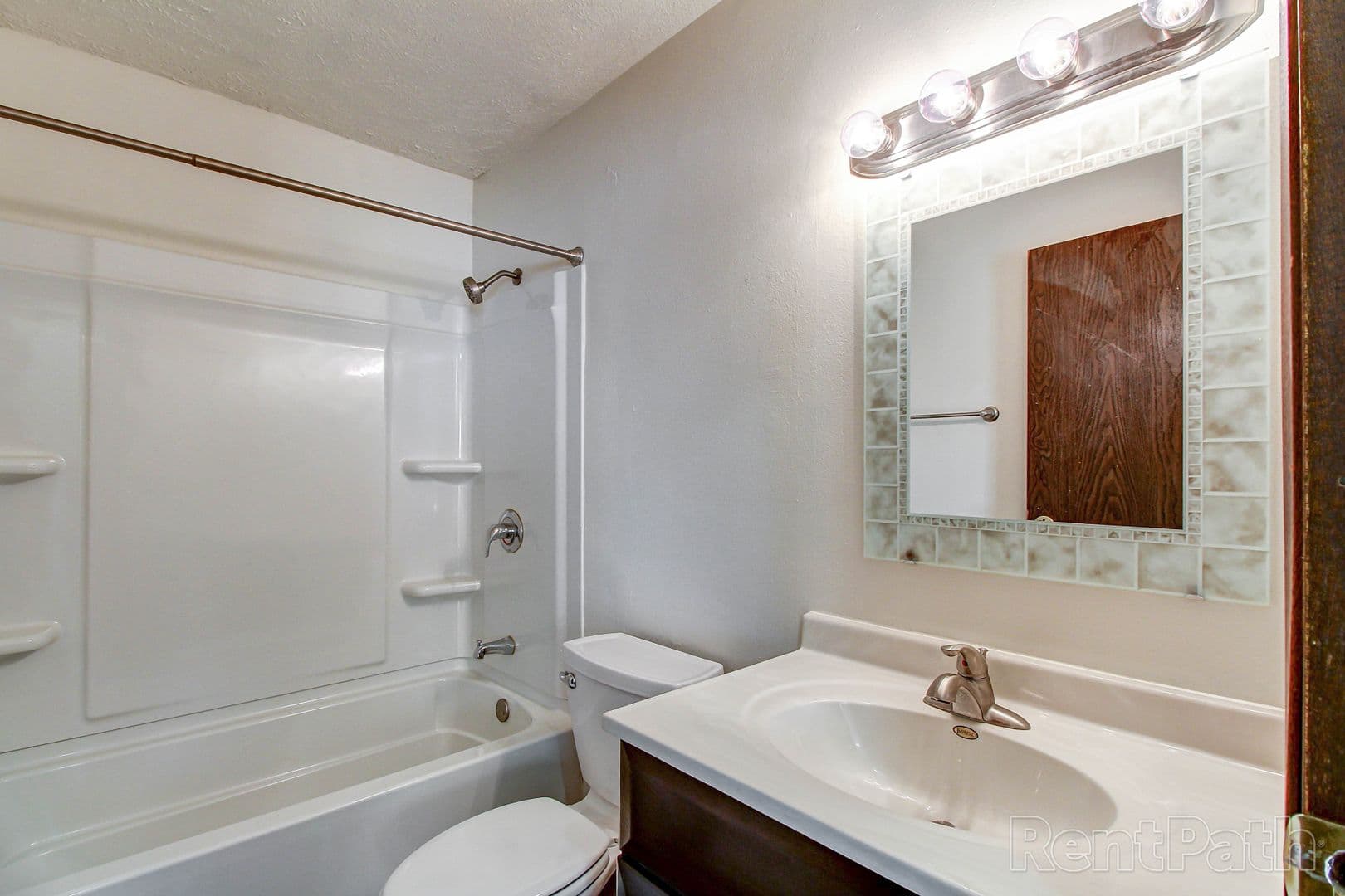 Minot Apartment: 525 22nd Avenue NW