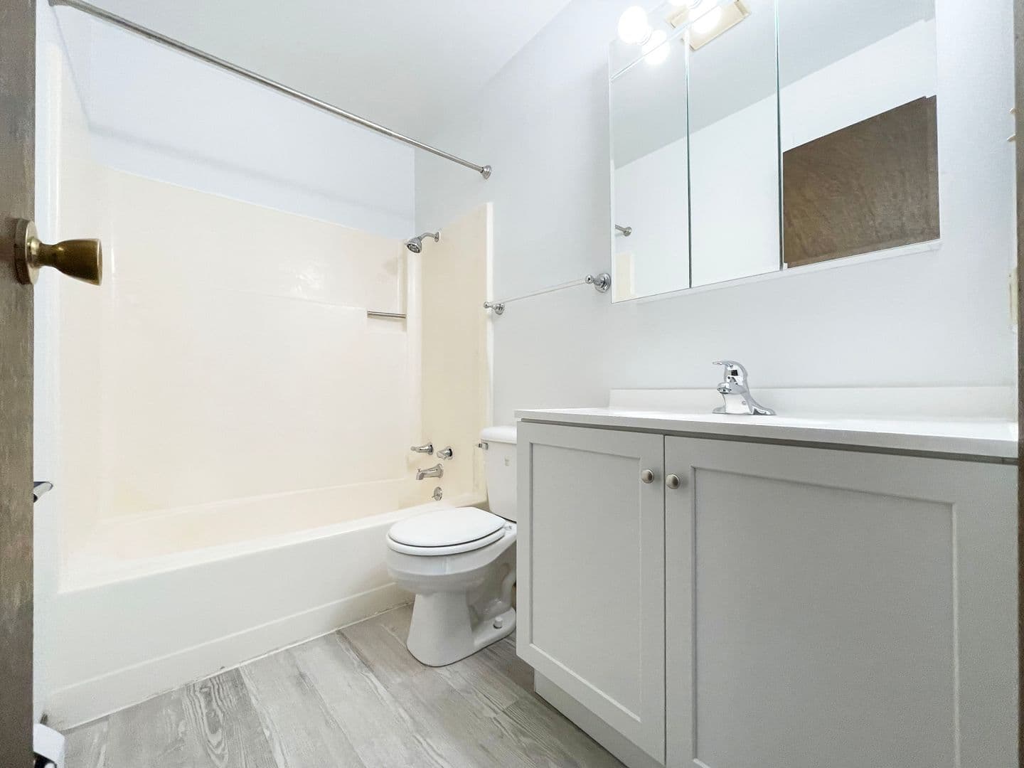 Minot Apartment: 1308 14th Avenue NW