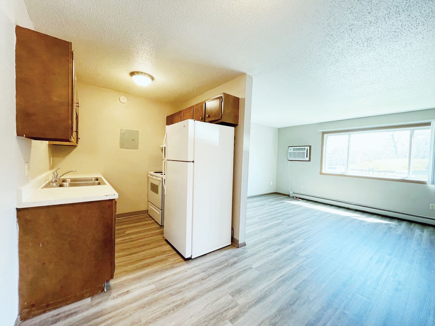 Minot Apartment: 505, 525, 605 & 705 Park Street