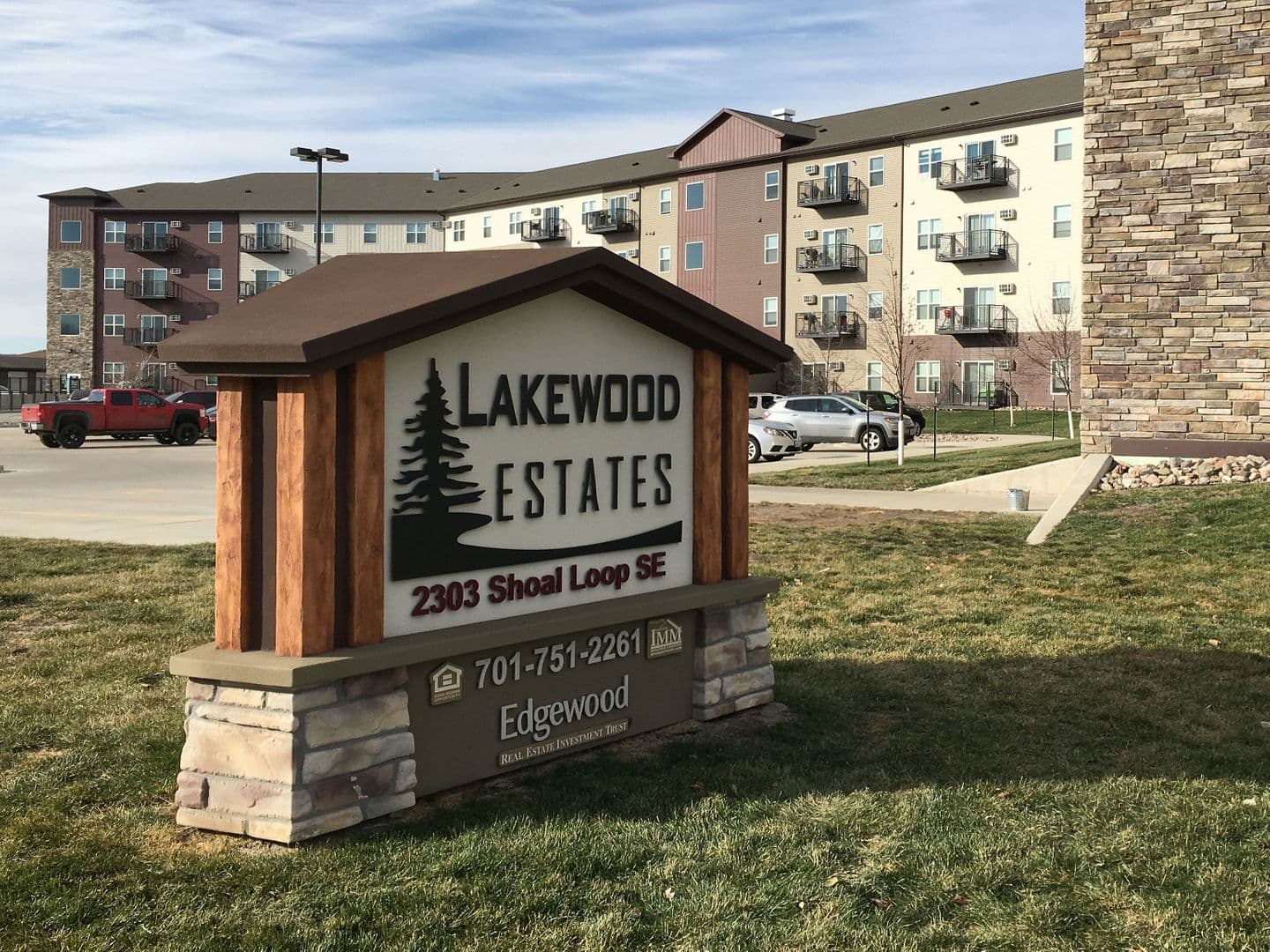 Mandan Apartment: 2303 Shoal Loop SE