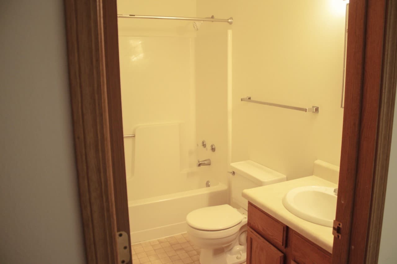 Minot Apartment: 719 28th Avenue SW