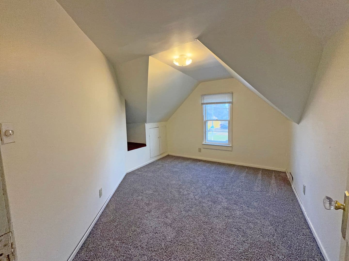Minot House: 433 3rd Avenue NW