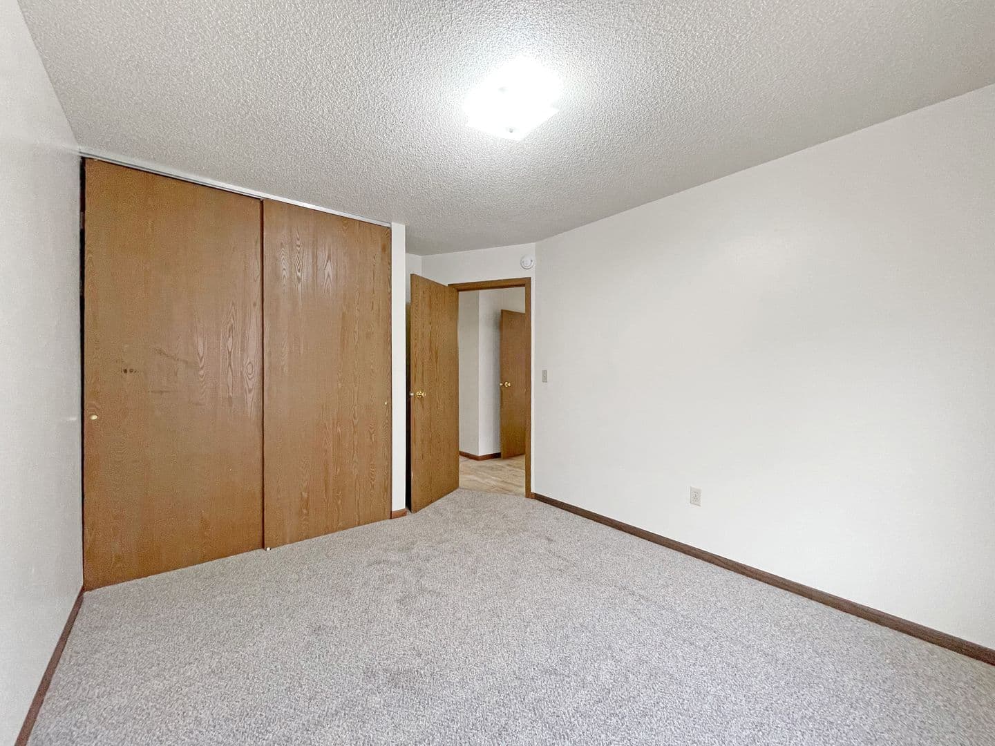 Minot Apartment: 3100-3122 14th Street SW