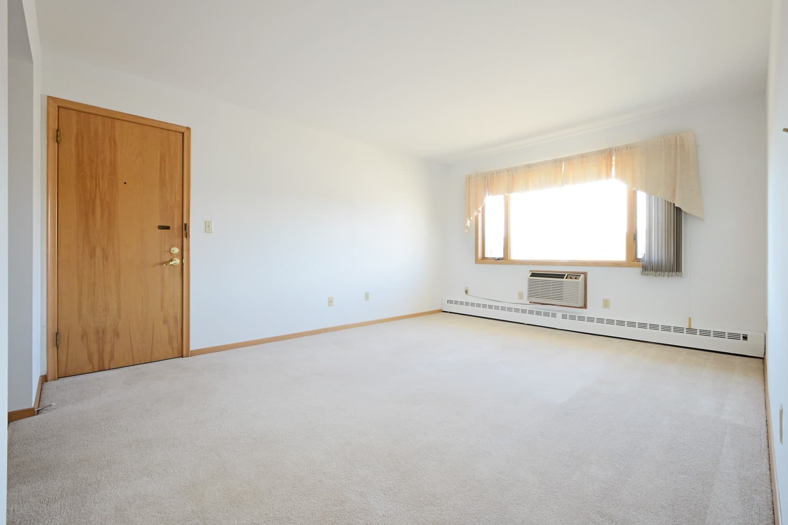 Minot Apartment: 2028-2048 5th Street NW
